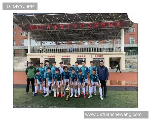 深圳足球队心理素质深度对比分析与影响因素探讨 深圳足球队心理素质深度对比分析与影响因素探讨