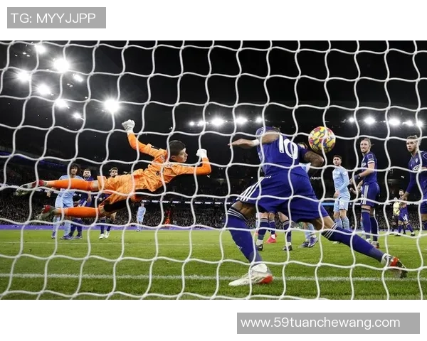 足球明星卡通形象踢门瞬间展现精彩瞬间的创意艺术作品 足球明星卡通形象踢门瞬间展现精彩瞬间的创意艺术作品