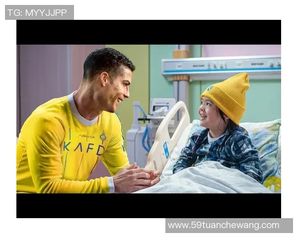 足球明星意外现身小餐馆与粉丝互动引发热议视频曝光 足球明星意外现身小餐馆与粉丝互动引发热议视频曝光