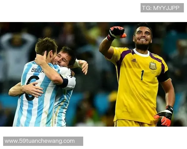 足球明星瞬间绽放光芒的精彩时刻回顾与感动瞬间合集 足球明星瞬间绽放光芒的精彩时刻回顾与感动瞬间合集