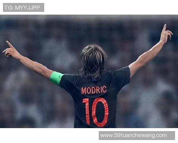 足球明星背影图集锦展现不同风格与魅力的瞬间回顾 足球明星背影图集锦展现不同风格与魅力的瞬间回顾