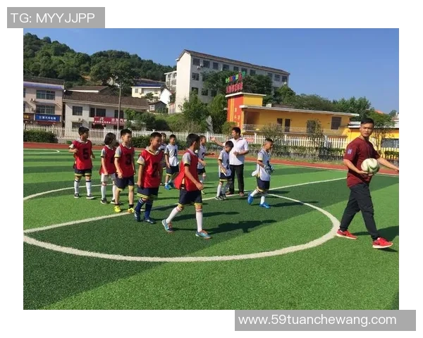 车江六村足球明星的成长之路与梦想追逐的故事 车江六村足球明星的成长之路与梦想追逐的故事