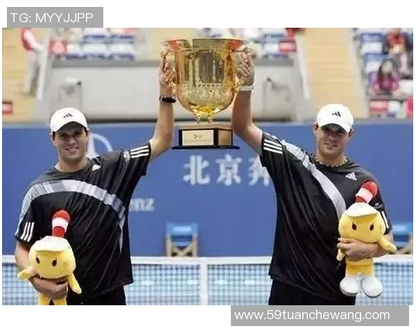 重庆网球队的运营体系与网球战术的深度融合探讨 重庆网球队的运营体系与网球战术的深度融合探讨