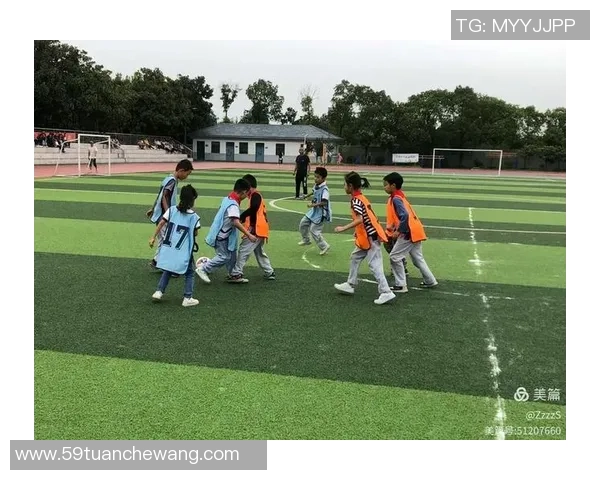 韩国足球明星小哥的成长之路与梦想追逐的精彩故事 韩国足球明星小哥的成长之路与梦想追逐的精彩故事